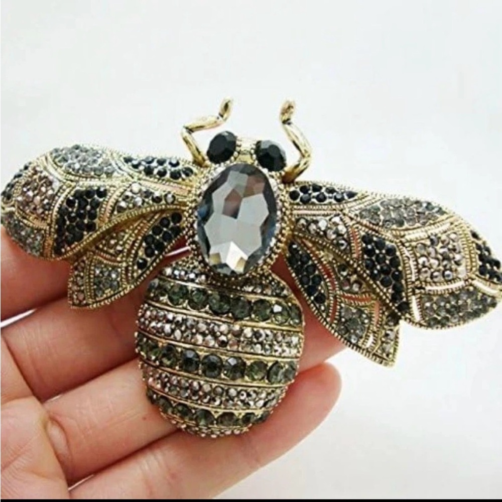 Elegant Gold and Black Bee Brooch Pendant Metal Base